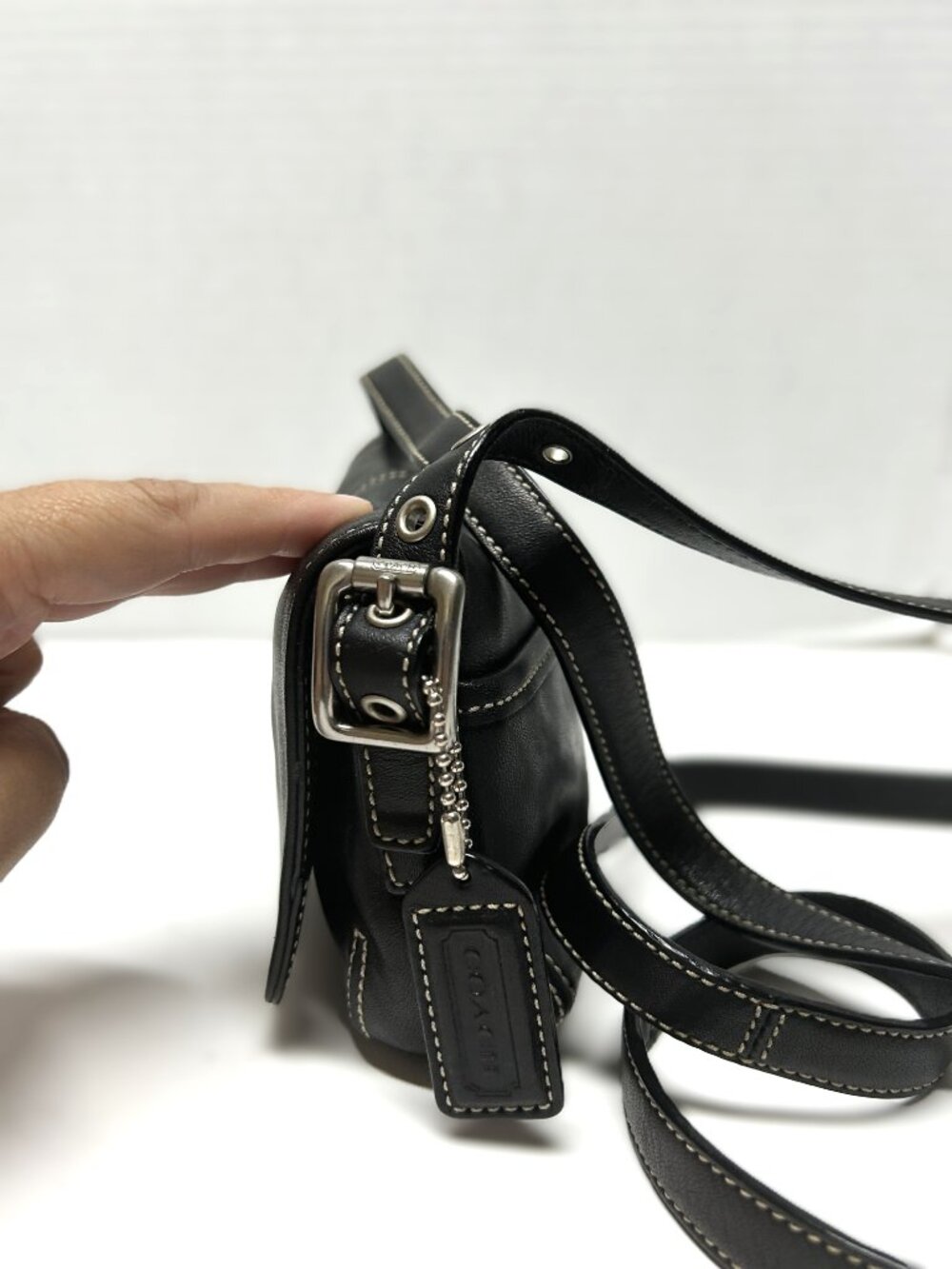 small black leather COACH Vintage crossbody - Picture 3 of 10